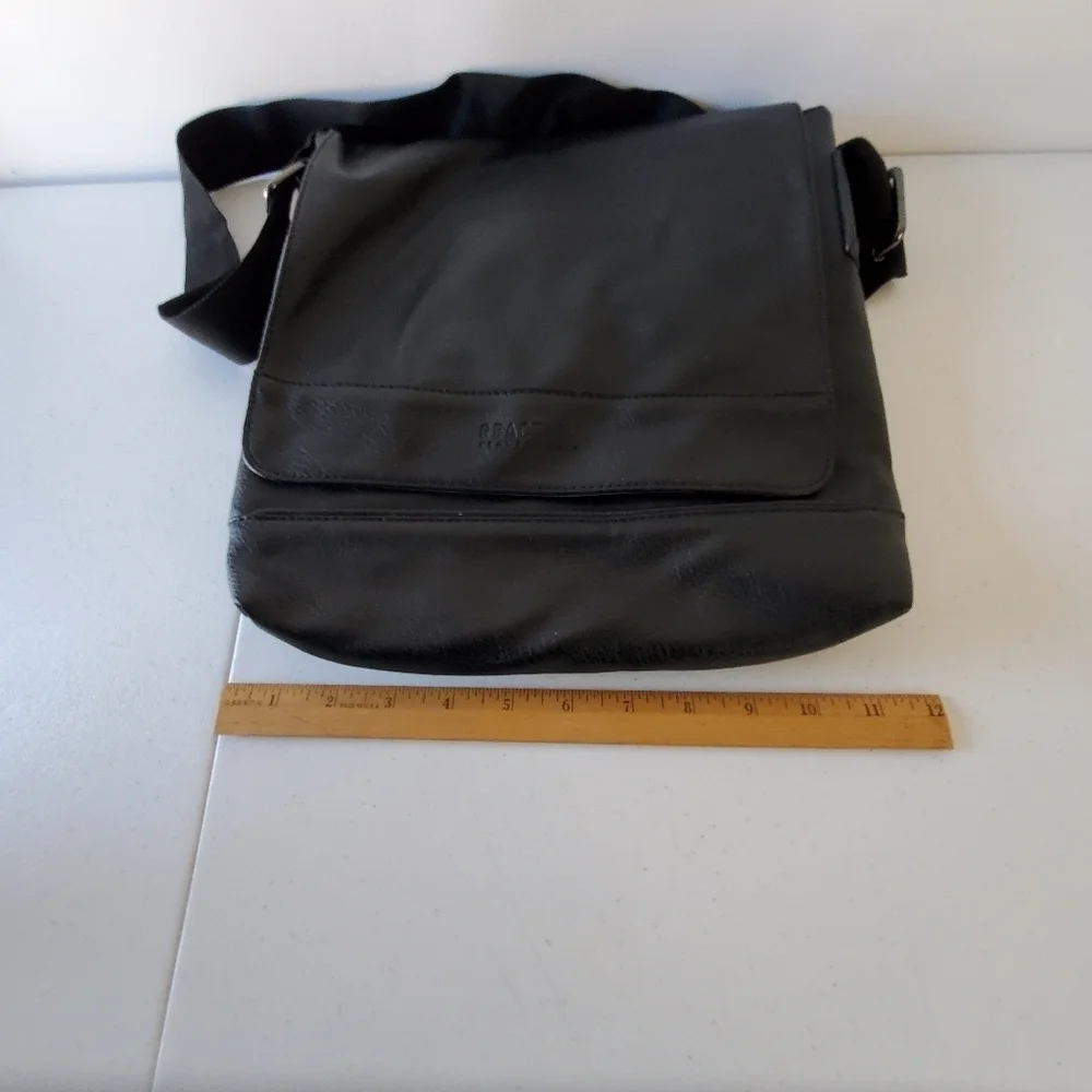 Kenneth Cole Reaction Messenger Bag Textured Black Carry All Travel Commute